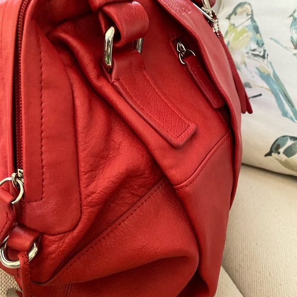 Red Leather Handbag with Shoulder Straps - Picture 4 of 8